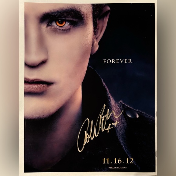 SOLD - Twilight Saga Robert Pattinson “Edward” Autographed Photo with COA - Picture 1 of 2